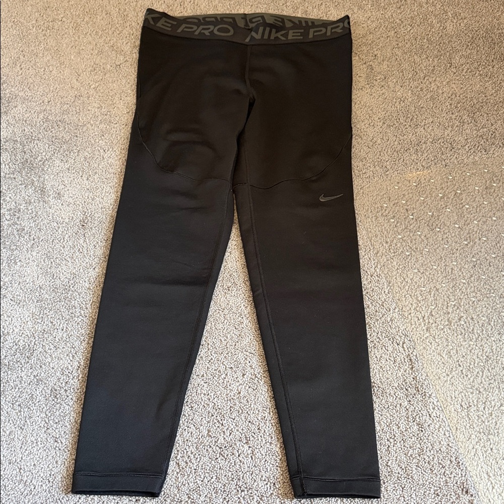 Women’s Nike Leggings - Picture 2 of 3